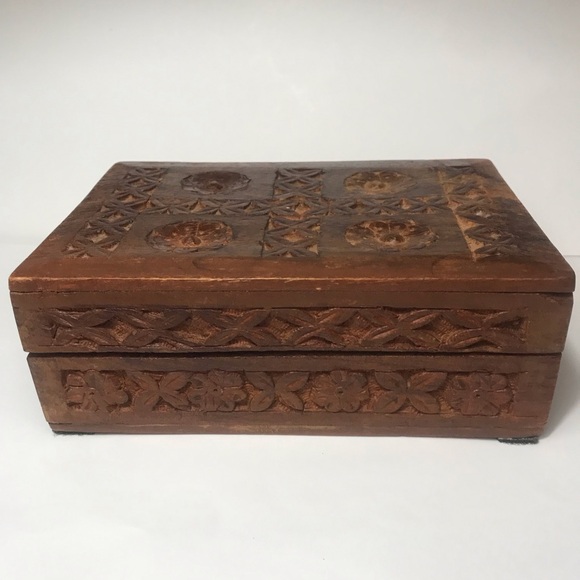 Vintage Hand Carved Wooden Trinket Jewellery Box, Floral Folk Art - Picture 1 of 16